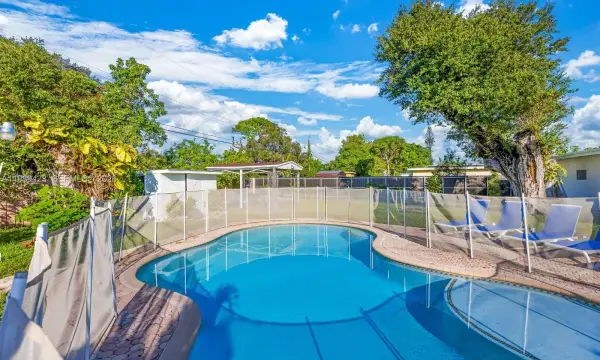 38 Miami Gardens Road, West Park, FL 33023