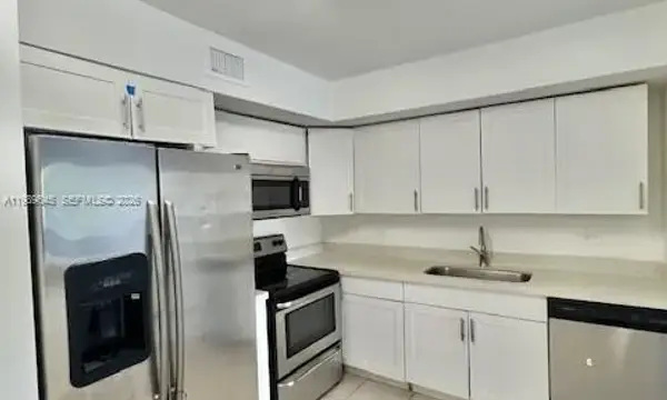 3690 N 56th Avenue 902, Hollywood, FL 33021
