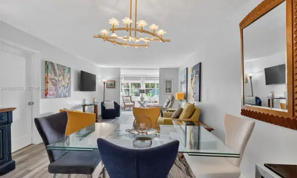 9821 Sunrise Lakes Boulevard 107, Sunrise, FL 33322