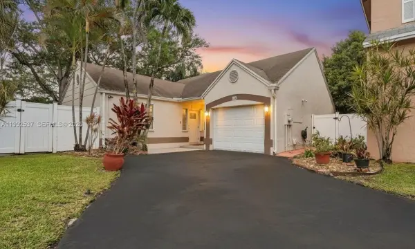 371 NW 101st Terrace, Pembroke Pines, FL 33026