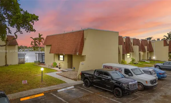 8920 Palm Tree Lane 8920, Pembroke Pines, FL 33024