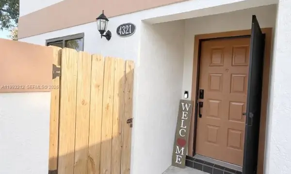4321 SW 70th Terrace, Davie, FL 33314