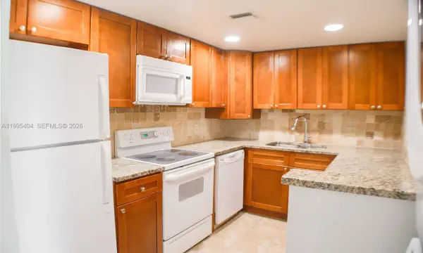 733 SE 1st Way 206, Deerfield Beach, FL 33441