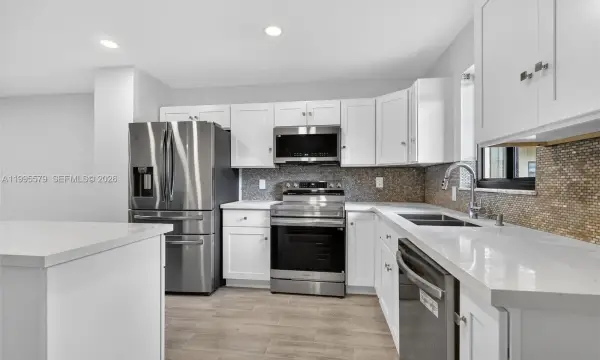 275 Gate Road 104, Hollywood, FL 33024