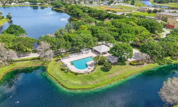 102 Sun Terrace Court, Palm Beach Gardens, FL 33403