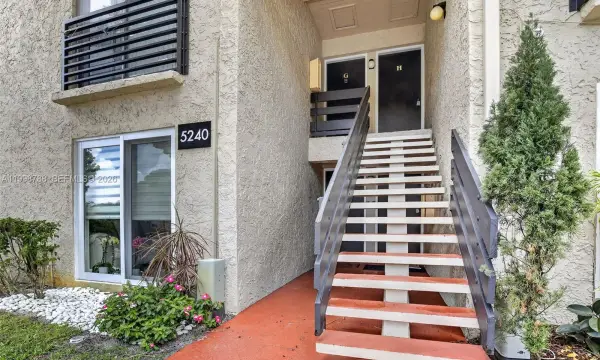 5240 NE 6th Avenue H26, Oakland Park, FL 33334