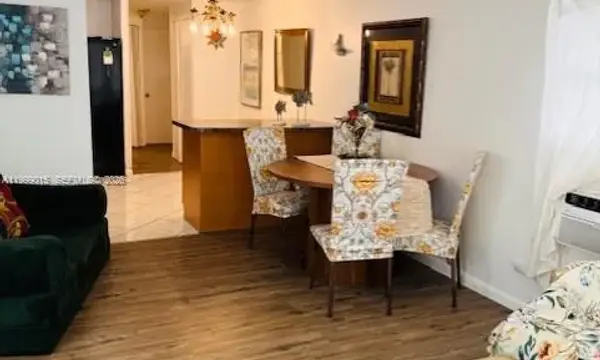 5251 SW 29nd Street, Davie, FL 33314