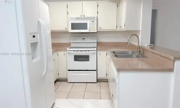 9491 S Palm Circle S 103, Pembroke Pines, FL 33025