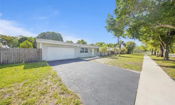 1320 NW 72nd Avenue, Plantation, FL 33313