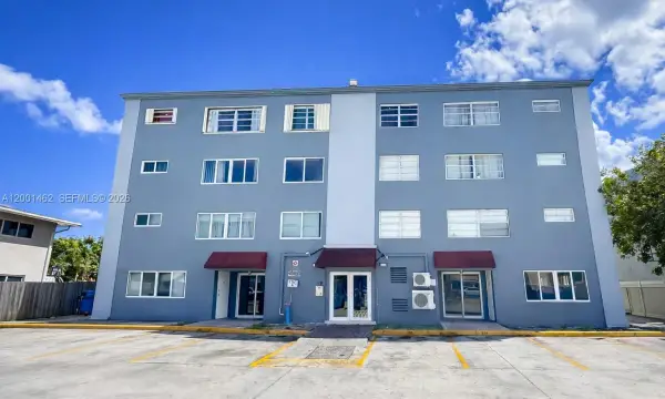 1060 Crystal Lake Dr 401 401, Deerfield Beach, FL 33064