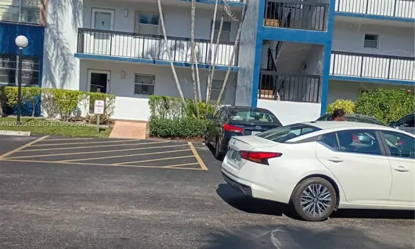 3040 Holiday Springs Boulevard 110, Margate, FL 33063