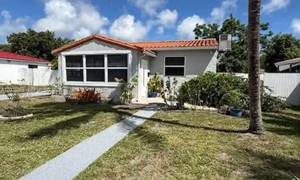 2471 Dewey Street, Hollywood, FL 33020