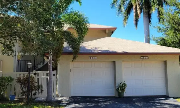 1821 NE 40th Court 302, Pompano Beach, FL 33064