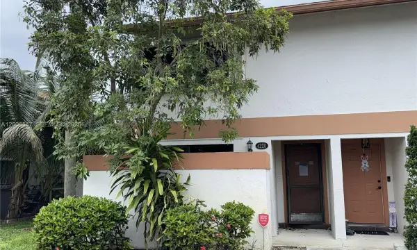 4220 SW 71st Way, Davie, FL 33314