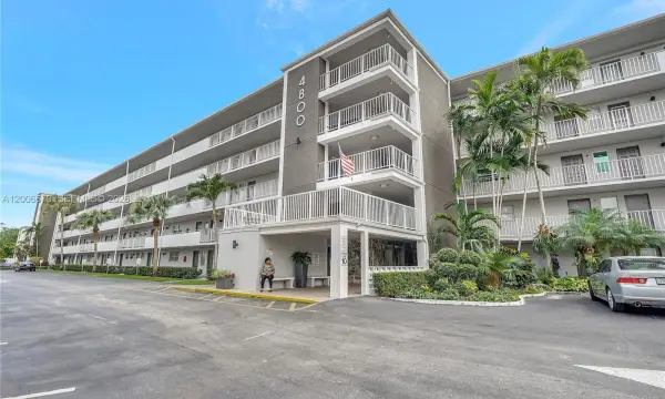 4800 Hillcrest Lane 207, Hollywood, FL 33021