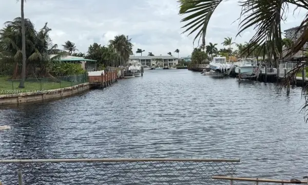 933 SE 10th Court, Pompano Beach, FL 33060