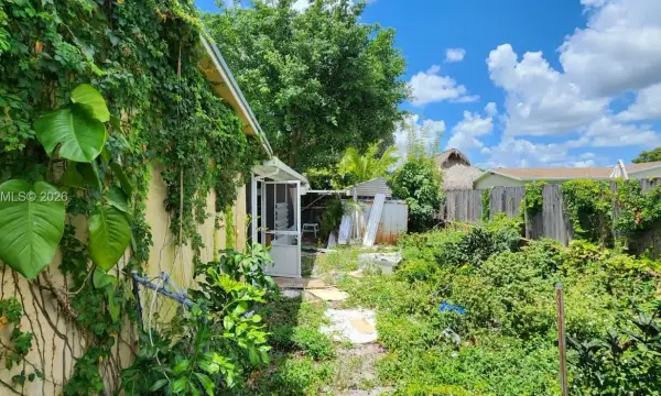 9401 NW 19th Street, Pembroke Pines, FL 33024