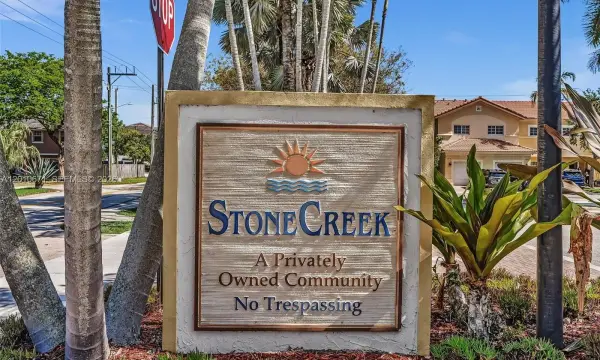 7659 N Stonecreek Circle, Davie, FL 33024