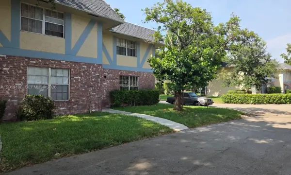 7505 Kimberly Boulevard 122, North Lauderdale, FL 33068