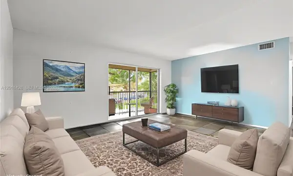 3083 N Oakland Forest Drive 206, Oakland Park, FL 33309