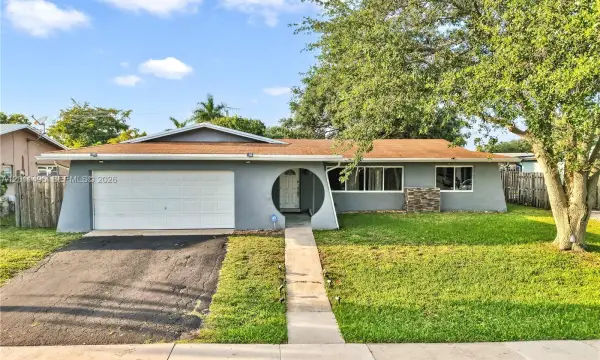 9511 NW 8th Street, Pembroke Pines, FL 33024