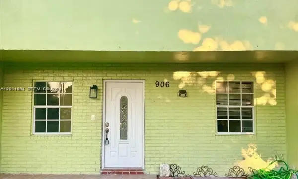 906 SW 74th Avenue, North Lauderdale, FL 33068
