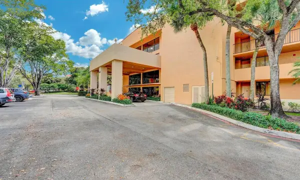 8592 W Sunrise Boulevard 408, Plantation, FL 33322