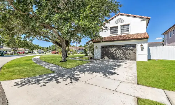 1910 NW 180th Way, Pembroke Pines, FL 33029