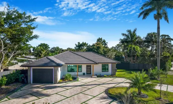 2406 Gulfstream Lane, Fort Lauderdale, FL 33312