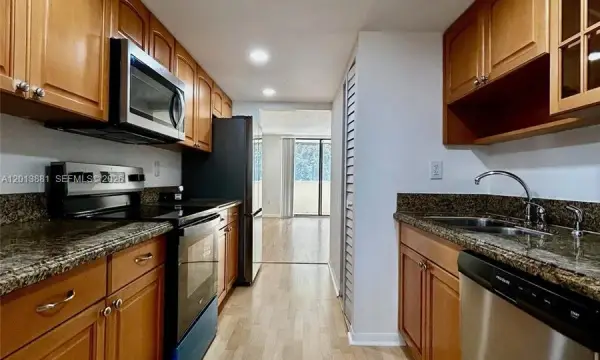 7451 NW 16th Street 304, Plantation, FL 33313