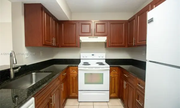 9491 S Palm Circle S 101, Pembroke Pines, FL 33025