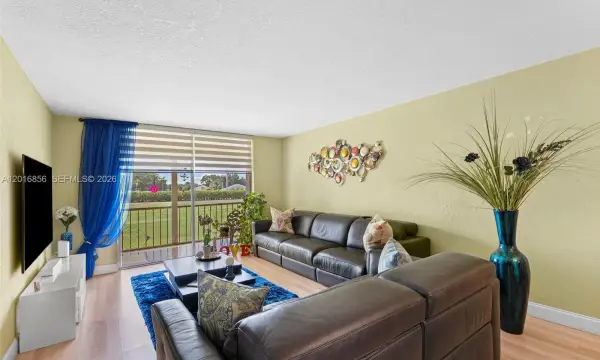 9820 S Hollybrook Lake Drive 208, Pembroke Pines, FL 33025