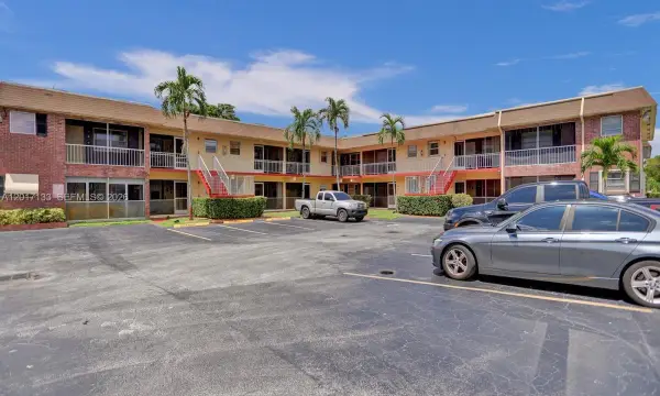 2040 NW 81st Avenue 117, Pembroke Pines, FL 33024