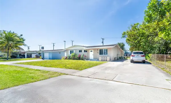 6472 Pierce Street, Hollywood, FL 33024