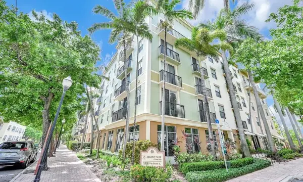 1900 Van Buren Street 113b, Hollywood, FL 33020