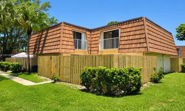 824 Blue Ridge Circle, West Palm Beach, FL 33409