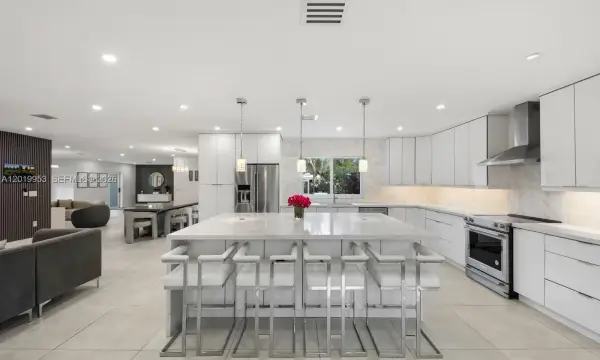 600 NE 4th Street, Pompano Beach, FL 33060