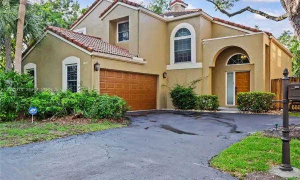 6885 NW 75th Place, Parkland, FL 33067