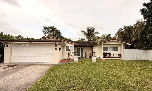 661 SW 67th Avenue, Pembroke Pines, FL 33023