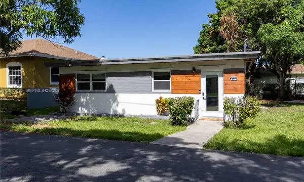 250 NW 14th Way, Dania Beach, FL 33004