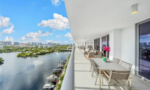 1180 N Federal Highway 1002, Fort Lauderdale, FL 33304