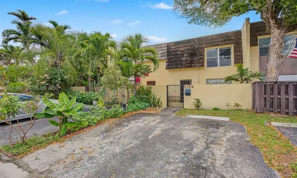 3764 SW 60th Terrace 15, Davie, FL 33314