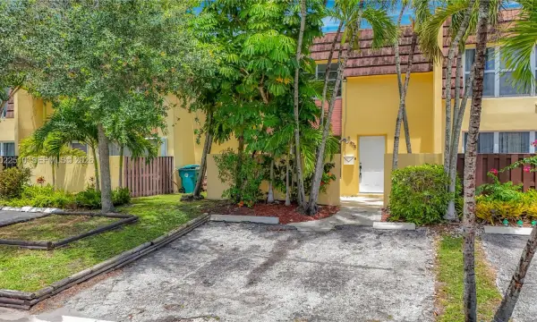 3702 SW 60th Terrace 31, Davie, FL 33314