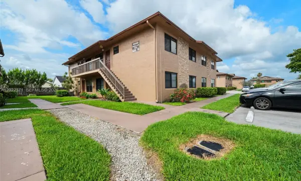 10049 Winding Lake Road 202, Sunrise, FL 33351