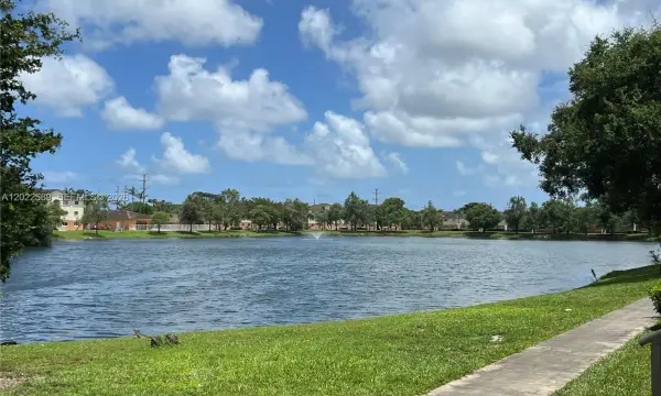 3690 N 56th Avenue 916, Hollywood, FL 33021