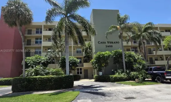 2400 NE 10th Street 104, Pompano Beach, FL 33062