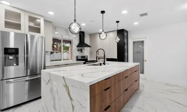 7220 NW 10th Place, Plantation, FL 33313