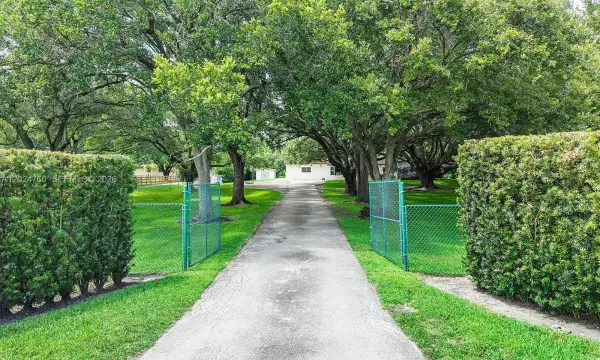13821 Mustang Trail, Southwest Ranches, FL 33330