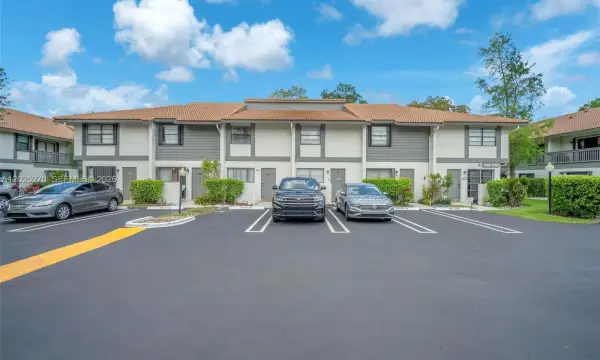 9764 NW 14th Street 23, Coral Springs, FL 33071