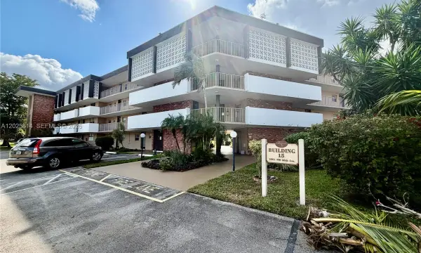 2901 NW 46th Avenue 304, Lauderdale Lakes, FL 33313